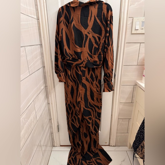 Brown and black jumpsuit - Picture 2 of 2